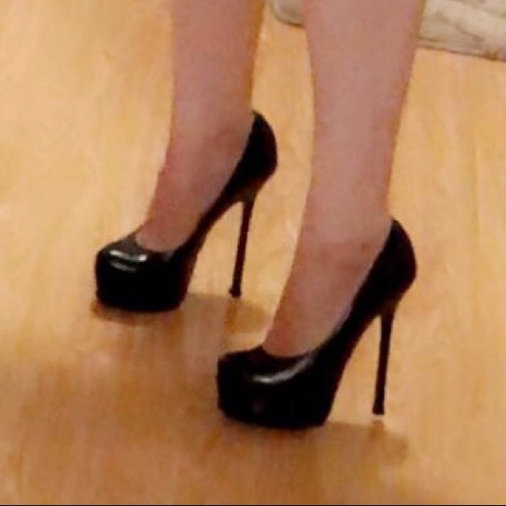 Ysl Pebbled Tribute Pumps 39 $895